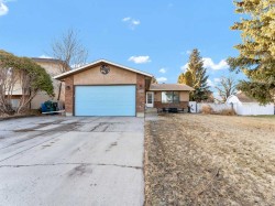 103 Ewart Crescent SE Medicine Hat, AB T1B 2W3