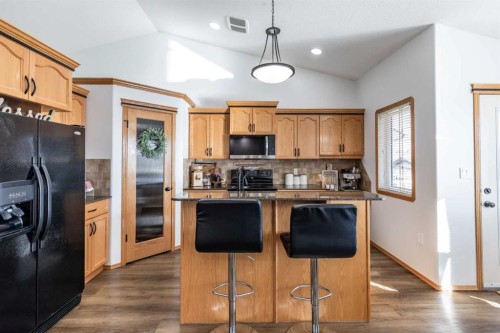 367 Ranchlands Boulevard Ne, Medicine Hat, AB - Indoor Photo Showing Kitchen