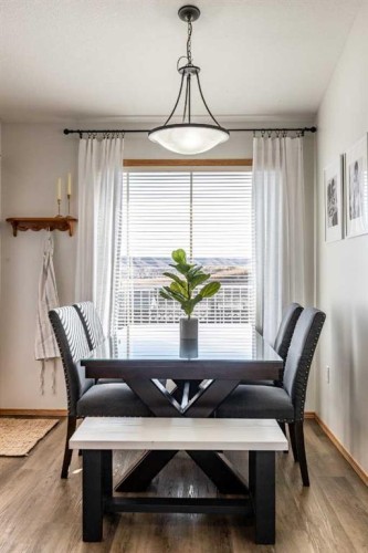 367 Ranchlands Boulevard Ne, Medicine Hat, AB - Indoor Photo Showing Dining Room