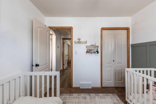 367 Ranchlands Boulevard Ne, Medicine Hat, AB - Indoor Photo Showing Bedroom