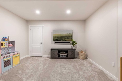 367 Ranchlands Boulevard Ne, Medicine Hat, AB - Indoor Photo Showing Other Room