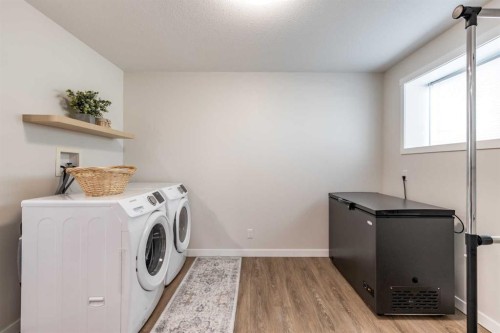 367 Ranchlands Boulevard Ne, Medicine Hat, AB - Indoor Photo Showing Laundry Room