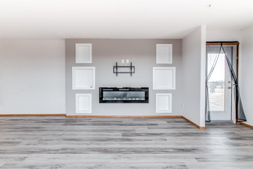 429-1182 Southview Drive Se, Medicine Hat, AB - Indoor With Fireplace