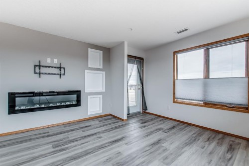 429-1182 Southview Drive Se, Medicine Hat, AB - Indoor With Fireplace