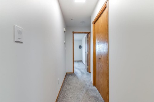 429-1182 Southview Drive Se, Medicine Hat, AB - Indoor Photo Showing Other Room