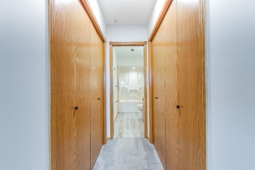 429-1182 Southview Drive Se, Medicine Hat, AB - Indoor Photo Showing Other Room