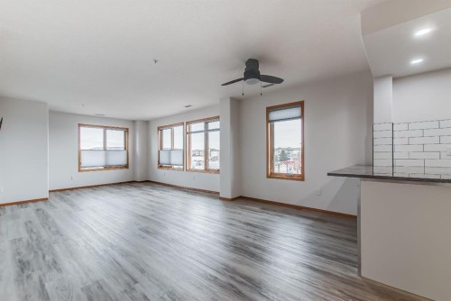 429-1182 Southview Drive Se, Medicine Hat, AB - Indoor Photo Showing Other Room