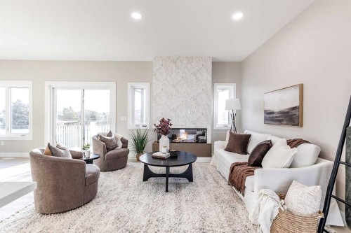 111 Sierra Road Sw, Medicine Hat, AB - Indoor Photo Showing Living Room
