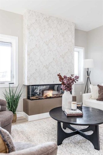 111 Sierra Road Sw, Medicine Hat, AB - Indoor Photo Showing Living Room