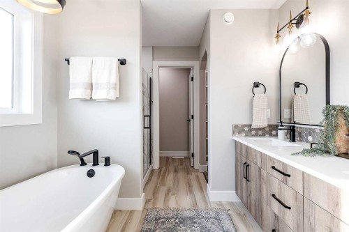 111 Sierra Road Sw, Medicine Hat, AB - Indoor Photo Showing Bathroom