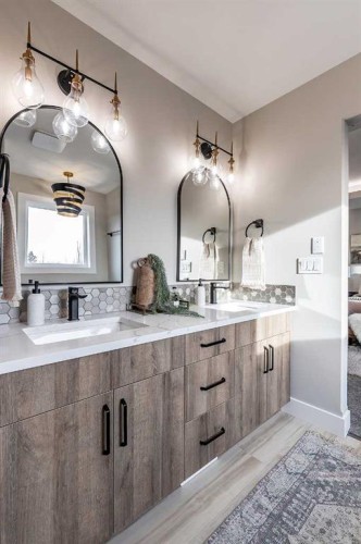 111 Sierra Road Sw, Medicine Hat, AB - Indoor Photo Showing Bathroom