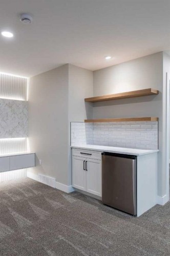 111 Sierra Road Sw, Medicine Hat, AB - Indoor Photo Showing Other Room