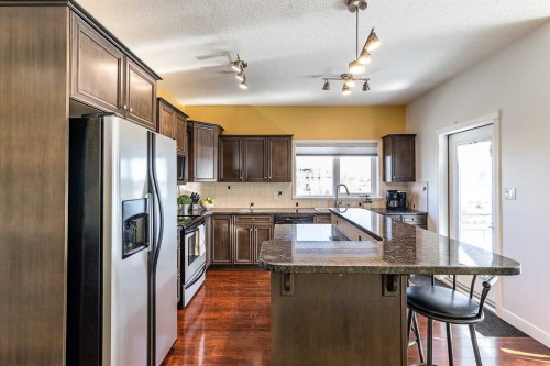 137 Ranchlands Boulevard Ne, Medicine Hat, AB - Indoor Photo Showing Kitchen With Double Sink