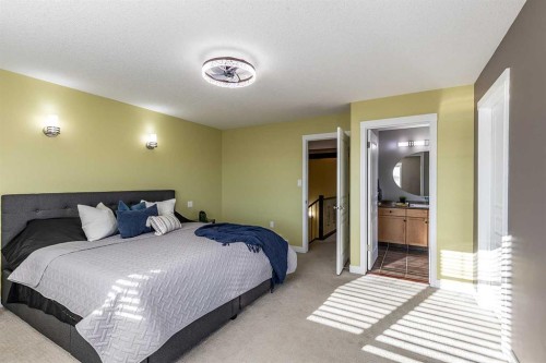 137 Ranchlands Boulevard Ne, Medicine Hat, AB - Indoor Photo Showing Bedroom