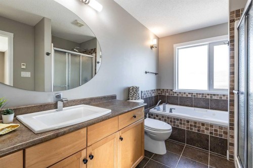 137 Ranchlands Boulevard Ne, Medicine Hat, AB - Indoor Photo Showing Bathroom