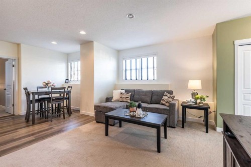 137 Ranchlands Boulevard Ne, Medicine Hat, AB - Indoor Photo Showing Living Room