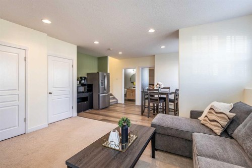 137 Ranchlands Boulevard Ne, Medicine Hat, AB - Indoor Photo Showing Living Room