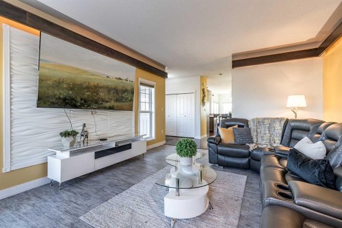 137 Ranchlands Boulevard Ne, Medicine Hat, AB - Indoor Photo Showing Living Room