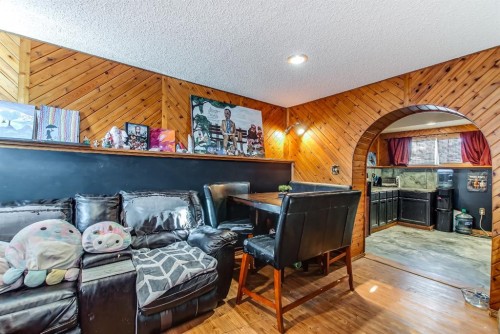 40 Ross Glen Court Se, Medicine Hat, AB - Indoor Photo Showing Other Room