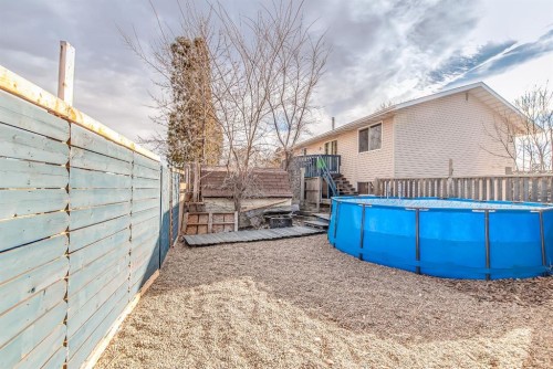 40 Ross Glen Court Se, Medicine Hat, AB - Outdoor With Above Ground Pool