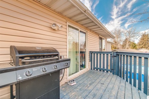40 Ross Glen Court Se, Medicine Hat, AB - Outdoor With Deck Patio Veranda