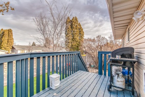 40 Ross Glen Court Se, Medicine Hat, AB - Outdoor With Deck Patio Veranda
