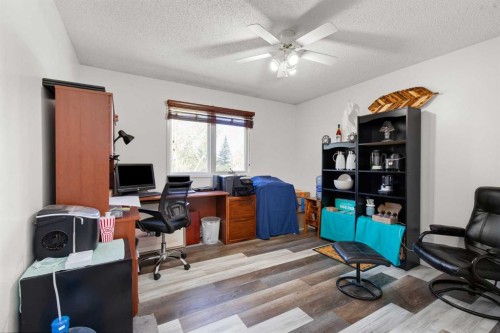 467 10 Street, Dunmore, AB - Indoor Photo Showing Office