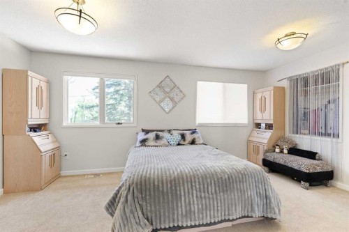 467 10 Street, Dunmore, AB - Indoor Photo Showing Bedroom