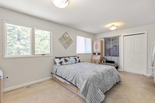467 10 Street, Dunmore, AB - Indoor Photo Showing Bedroom