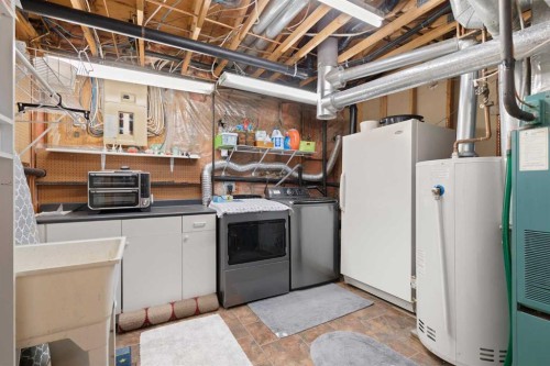 467 10 Street, Dunmore, AB - Indoor Photo Showing Basement