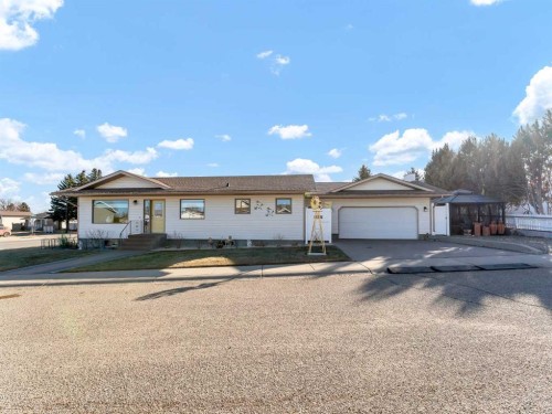 3 Redwood Court SE Medicine Hat, AB T1B 3Z6