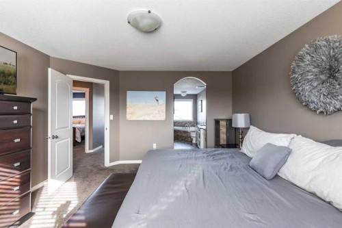 324 Somerside Crescent Se, Medicine Hat, AB - Indoor Photo Showing Bedroom