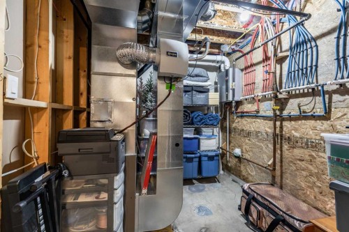 324 Somerside Crescent Se, Medicine Hat, AB - Indoor Photo Showing Basement