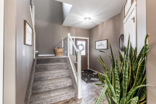 324 Somerside Crescent Se, Medicine Hat, AB - Indoor Photo Showing Other Room