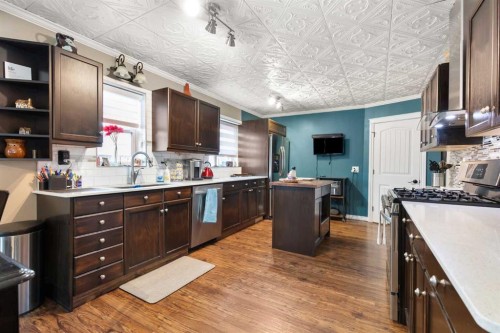 721 4 Avenue, Dunmore, AB - Indoor Photo Showing Kitchen