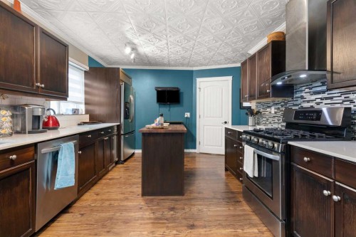 721 4 Avenue, Dunmore, AB - Indoor Photo Showing Kitchen With Upgraded Kitchen