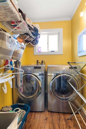 721 4 Avenue, Dunmore, AB - Indoor Photo Showing Laundry Room
