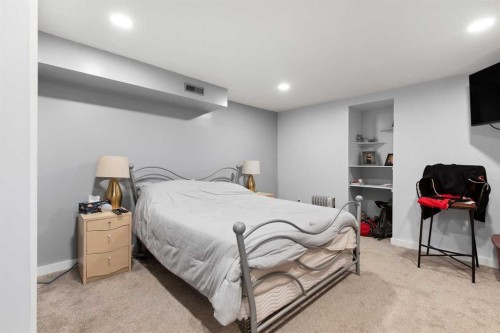 721 4 Avenue, Dunmore, AB - Indoor Photo Showing Bedroom