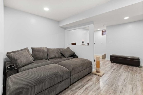 721 4 Avenue, Dunmore, AB - Indoor