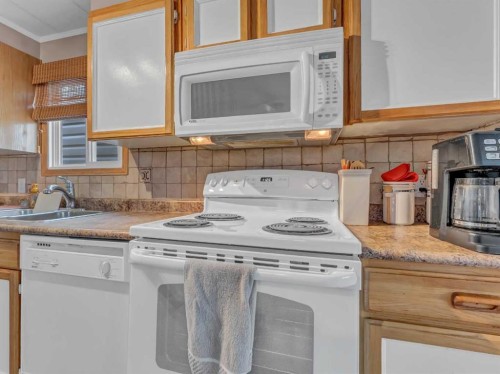 220 Fairchild Street Sw, Medicine Hat, AB - Indoor Photo Showing Kitchen With Double Sink