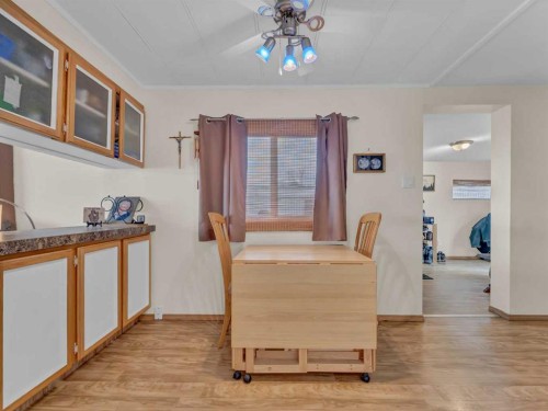 220 Fairchild Street Sw, Medicine Hat, AB - Indoor