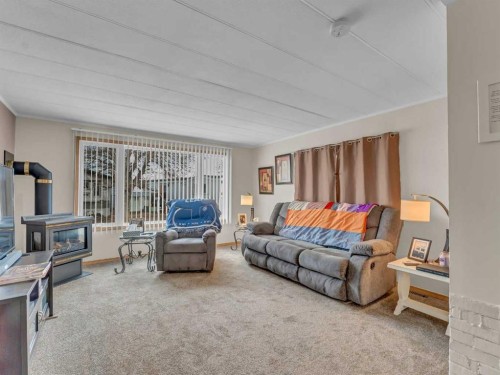 220 Fairchild Street Sw, Medicine Hat, AB - Indoor