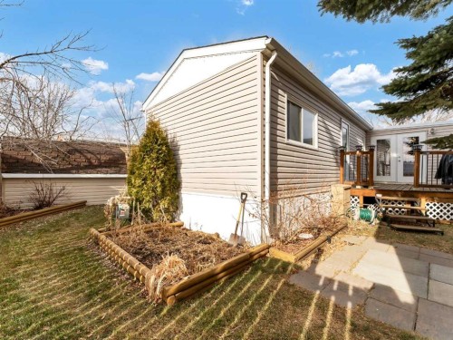 220 Fairchild Street Sw, Medicine Hat, AB - Outdoor