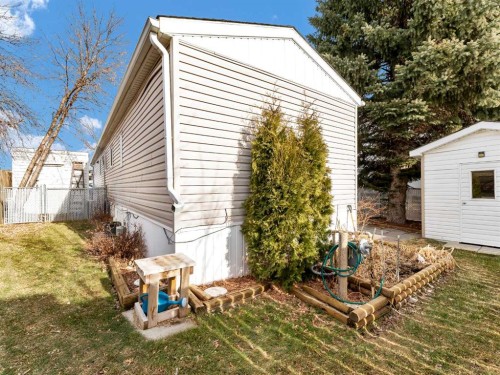 220 Fairchild Street Sw, Medicine Hat, AB - Outdoor