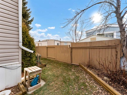 220 Fairchild Street Sw, Medicine Hat, AB - Outdoor