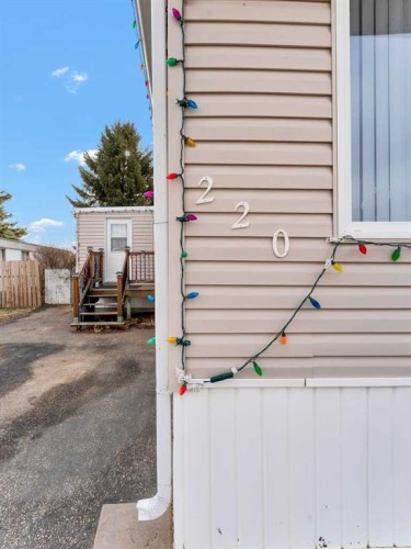 220 Fairchild Street Sw, Medicine Hat, AB - Outdoor With Exterior