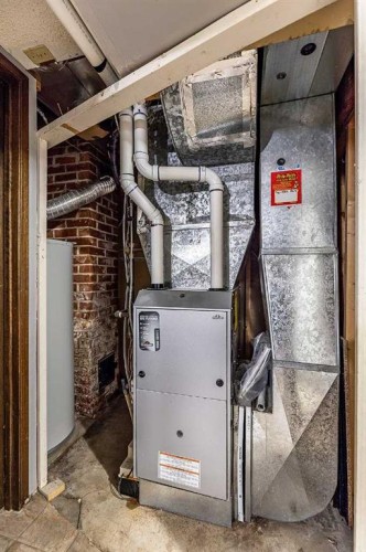 201 5 Street Se, Medicine Hat, AB - Indoor