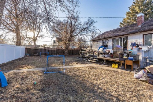 201 5 Street Se, Medicine Hat, AB - Outdoor