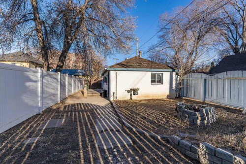 201 5 Street Se, Medicine Hat, AB - Outdoor