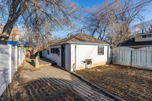 201 5 Street Se, Medicine Hat, AB - Outdoor